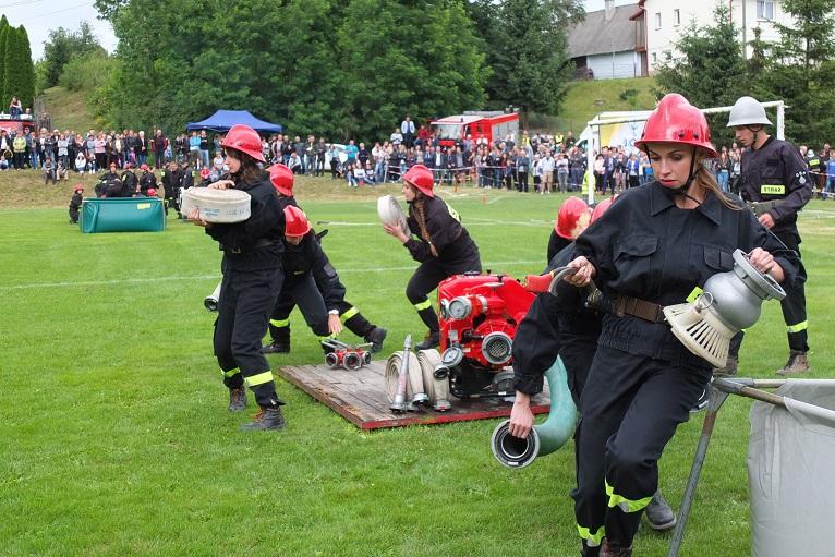Zobacz, jak walczą druhny z OSP. Góra Motyczna najlepsza 