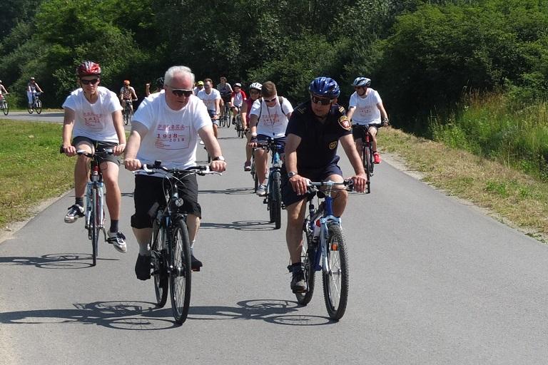 Proboszcz Piasecki też pojechał; 200 zdjęć z trasy Bicyklomanii