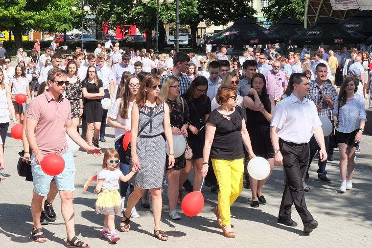 Radosne świętowanie 3 Maja w Dębicy (zdjęcia)