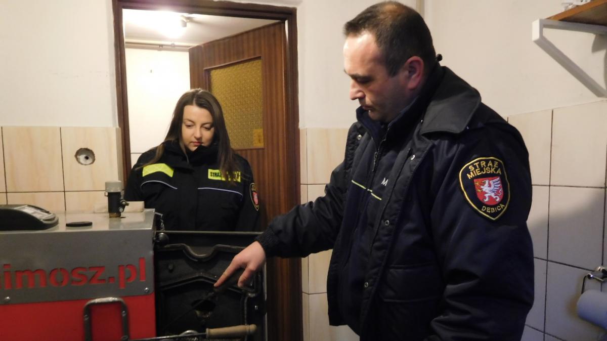 Strażnicy kontrolują do północy (sonda)