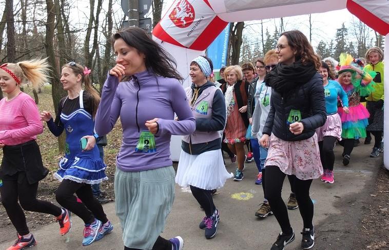3. w Dębicy Bieg w spódnicy (zdjęcia)