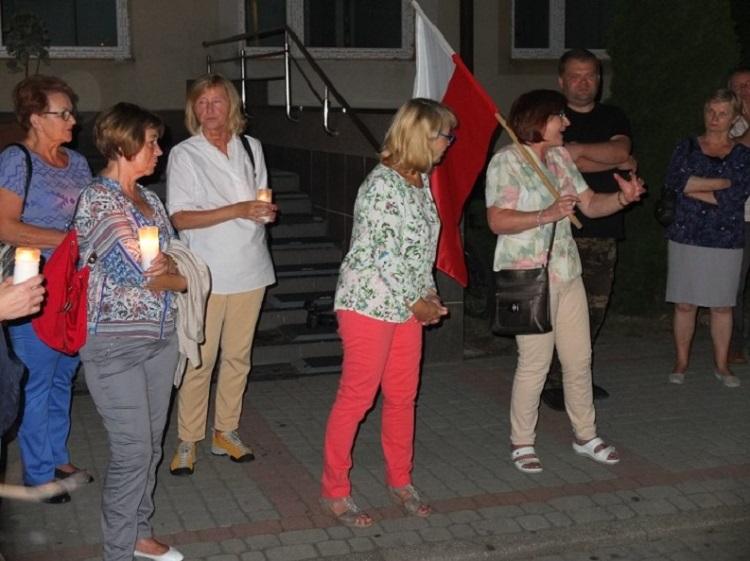 KOD protestuje przeciwko odwołaniom, Waldemar Krok nowym prezesem sądu