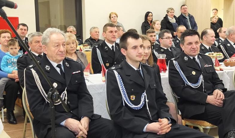 Strażacy, opłatek i jasełka w Bobrowej (zdjęcia)