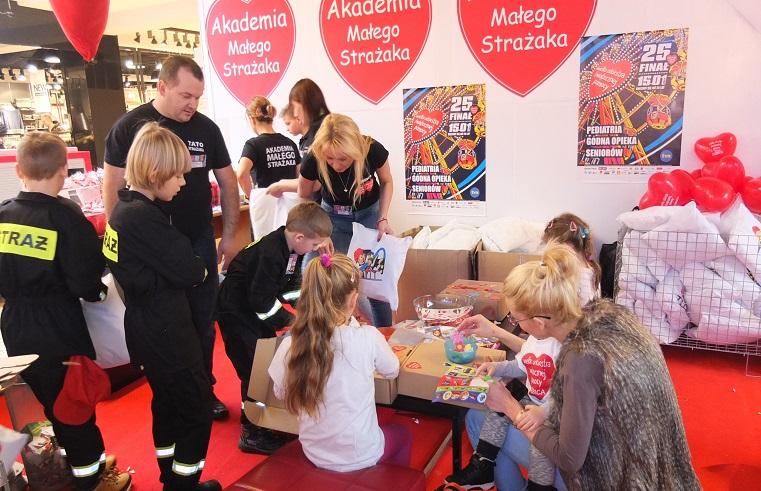Wielkie serca małych strażaków. Poduchy będą szyli w galerii