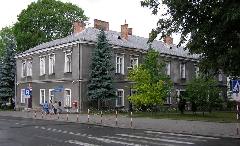 Bank, lofty, hotel*****, liceum, neurochirurg, a może sala strachu?