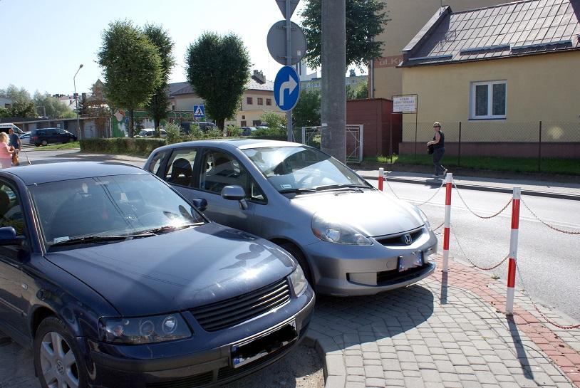 Mistrzowie parkowania na rondzie im. Ryszarda Świerada