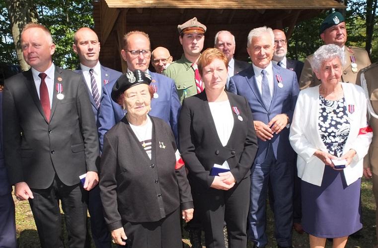 Osiemnaście osób odznaczonych medalami Pro Patria