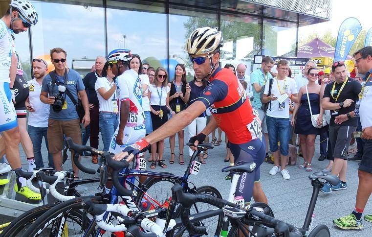 Vincenzo Nibali w Pustyni (zdjęcia)