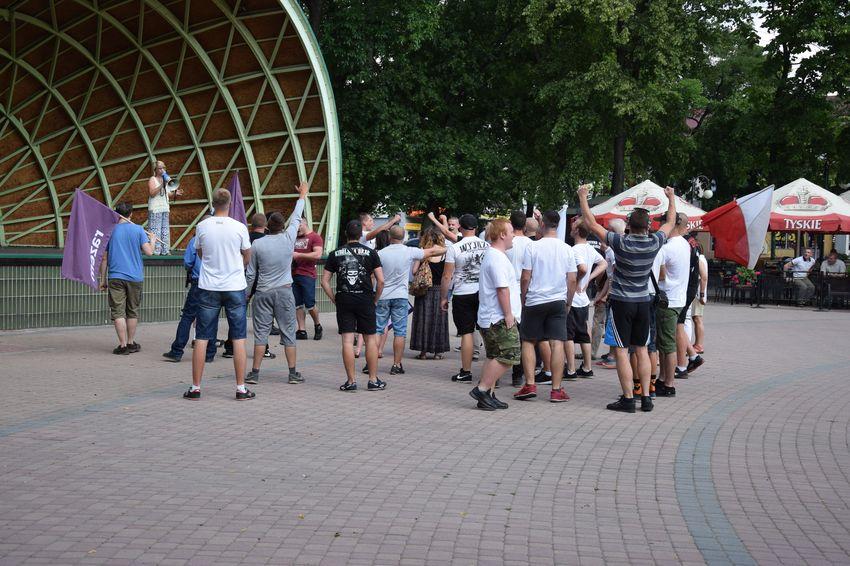 Partia Razem, KOD i kontrmanifestanci na Rynku - zdjęcia