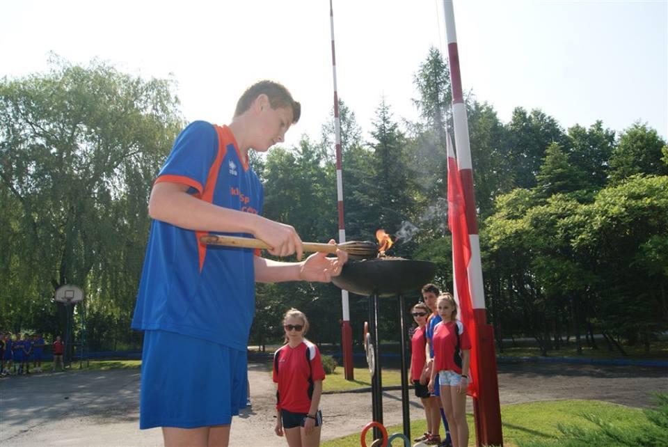 Dwa dni spartakiady: lekkoatletyka, pływanie, dart...