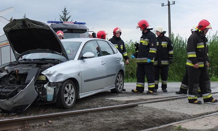 Zderzenie pociągu z samochodem w Pustyni
