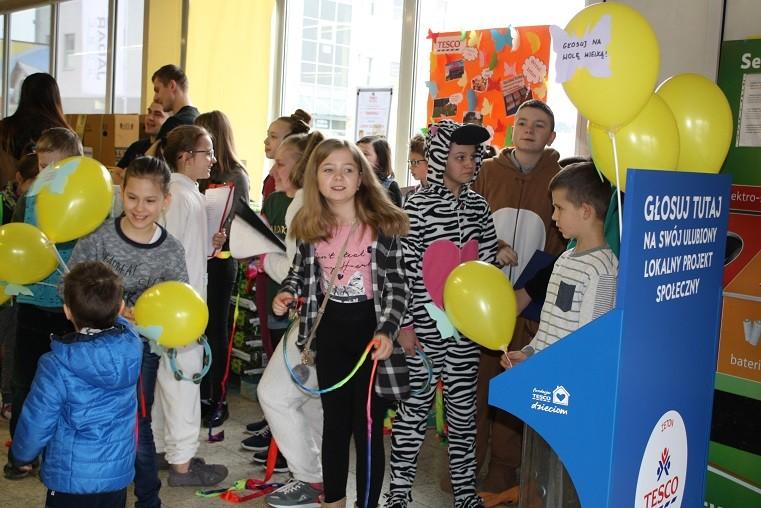 5 tysięcy od Tesco na budowę boiska do siatkówki