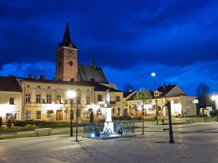 Pilzno nocą w obiektywie Artura Barwacza