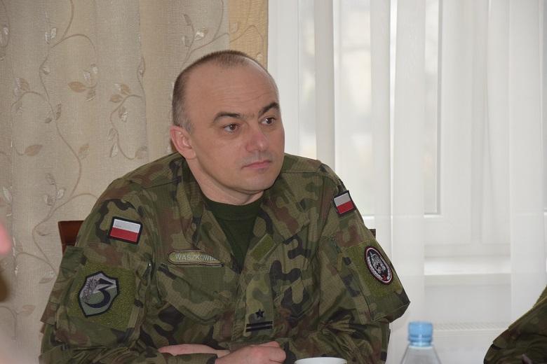 Wojsko w koszarach. Kiedy przyjedzie mjr Roland Waszkowiak?