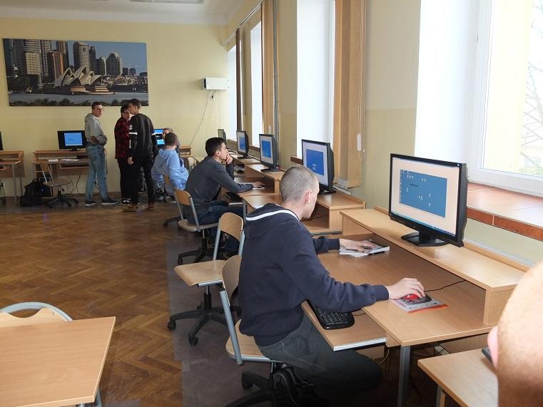 Strajk nauczycieli odbywa się w siedmiu szkołach