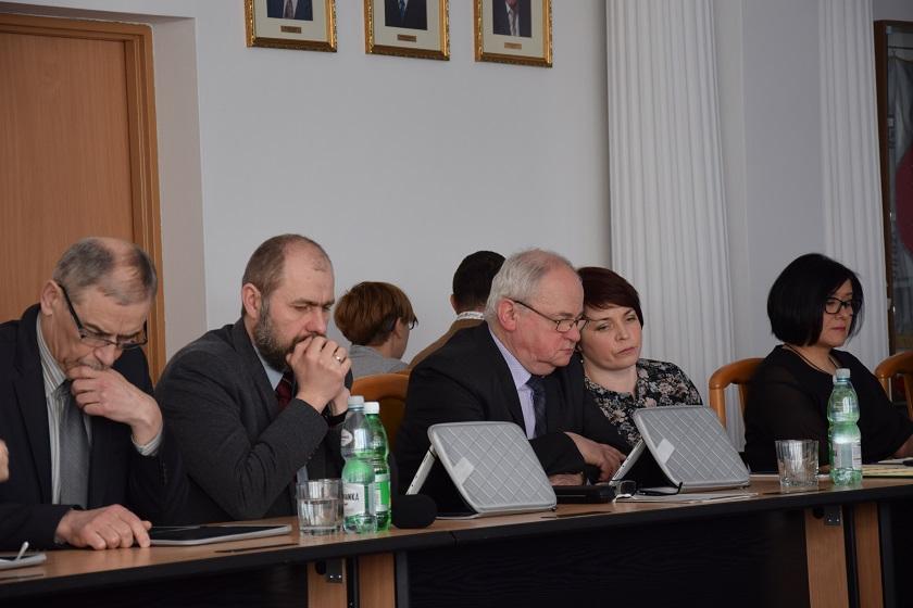 Co z Jedynką!? Dziesieć szkół podstawowych pozostanie w Dębicy