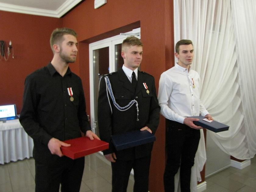 Medale za uratowanie życia tonącego turysty