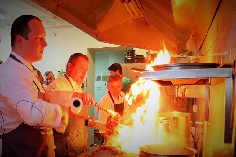 Kolacja Szefów w Steak House Piotra Bassary od kuchni 