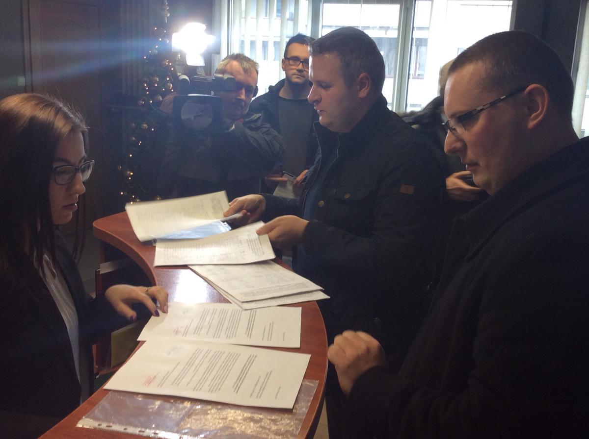 Nie chcą ocynkowni w Zawadzie. Protestują w Rzeszowie (zobacz zdjęcia)