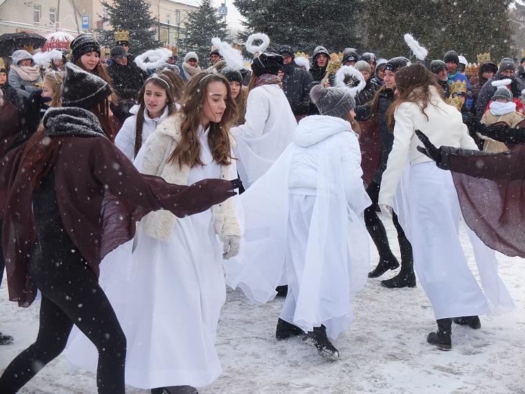 Walka dobra ze złem podczas orszaku w Brzostku (zdjęcia)