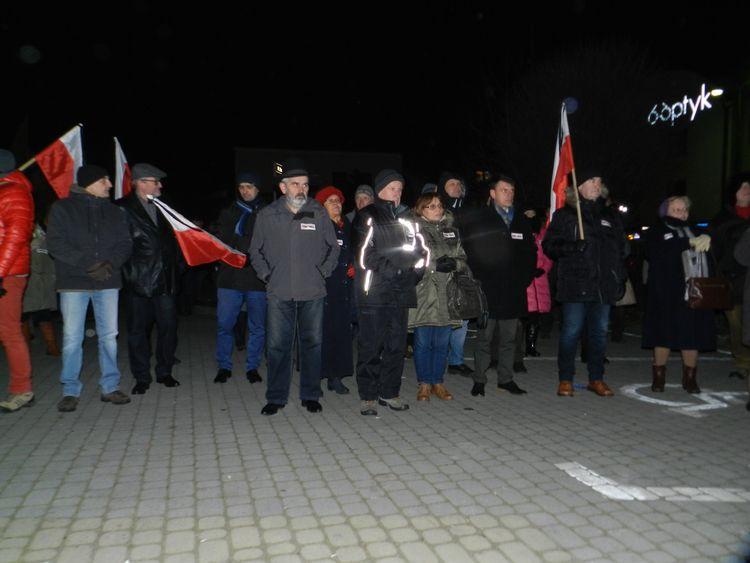 KOD manifestował w Dębicy - zdjęcia