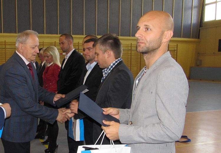 SP nr 5, MG nr 3 i II LO najlepsze w powiecie w rywalizacji sportowej