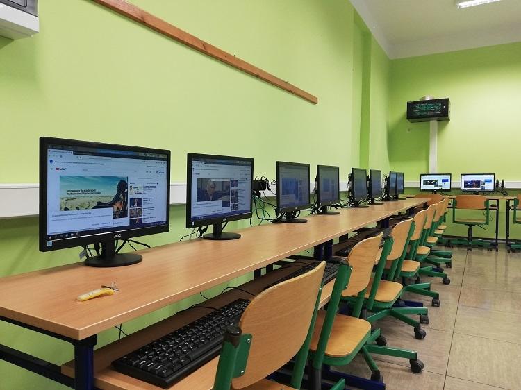 Jakie są plusy pracowni terminalowej?