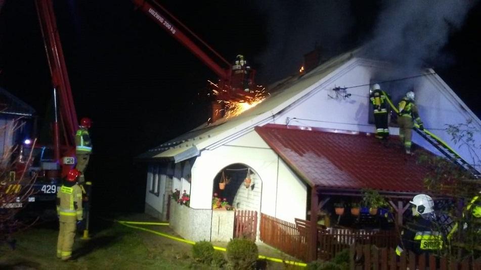Pożar wybuchł nad ranem, straty są bardzo duże