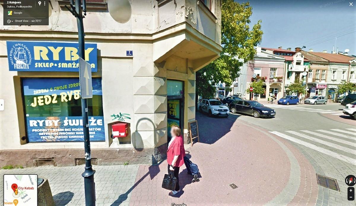 W Google Street View w Rynku są jeszcze sklep rybny i smażalnia