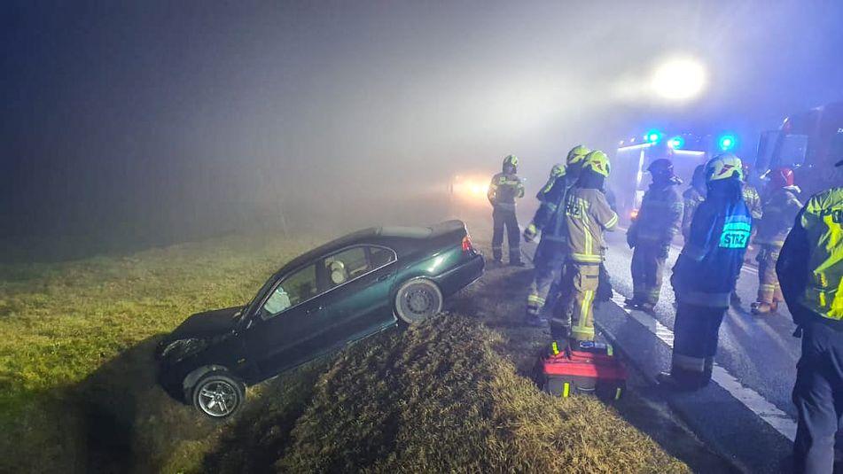 Wypadek na krajowej 94. Pojechał na wprost, zamiast skręcić - zdjęcia
