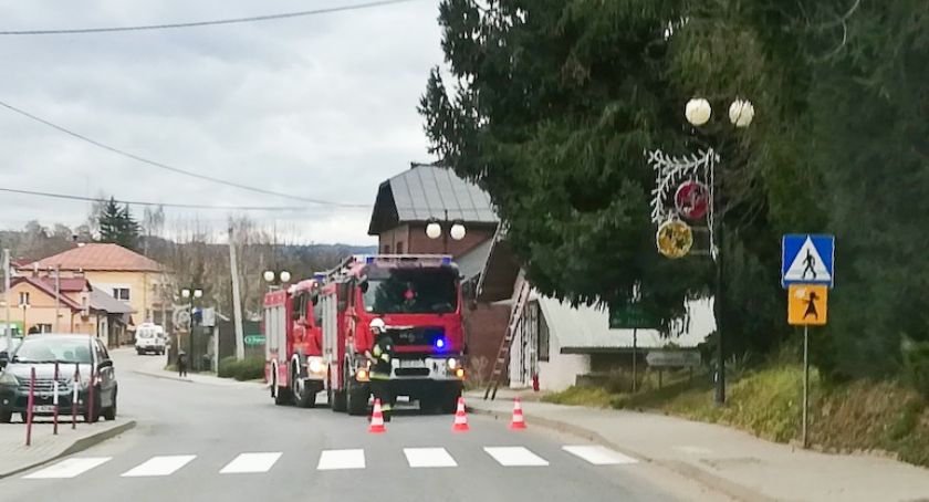 W sklepie odzieżowym zapalił się sufit