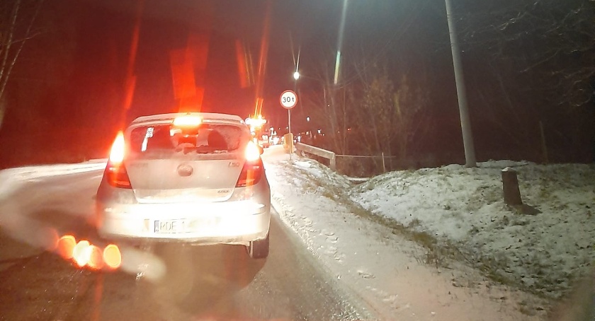Paraliż na drogach w powiecie dębickim. Kierowcy noga z gazu! - wideo