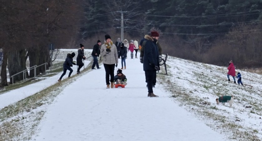 Śniegu nie ma wiele, ale na wałach już jeżdżą - zdjęcia