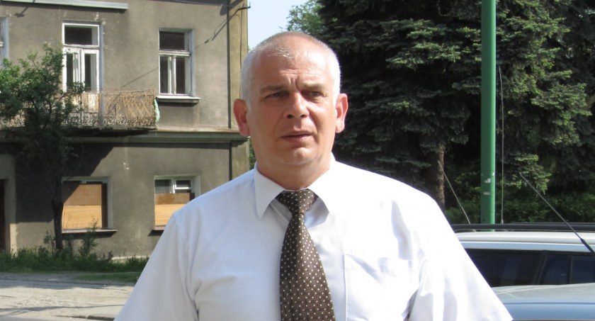 Był wiceburmistrzem i dyrektorem, został sekretarzem