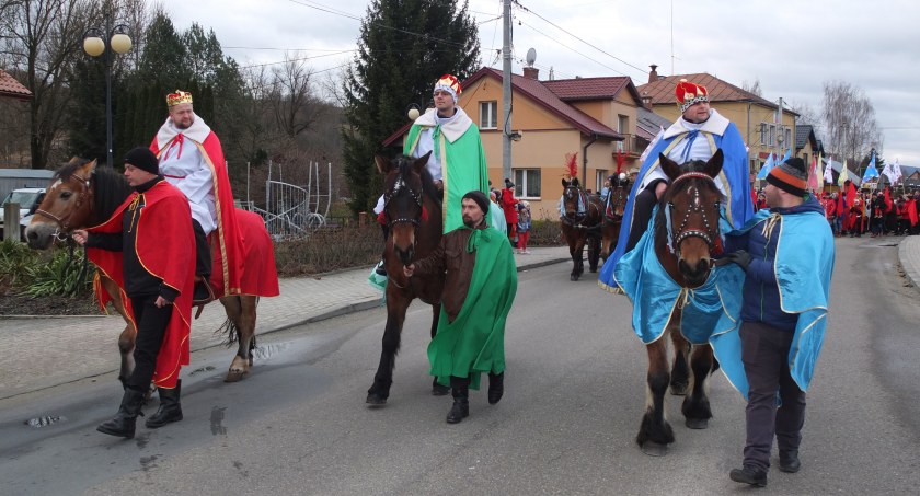 Orszak Trzech Króli w trzech kolorach