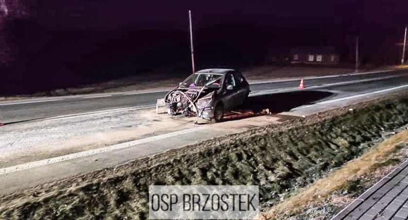 Samochód odbił się od nasypu i wrócił na drogę 