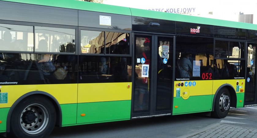 Szesnastka zawieszona, inne linie kursują jak w wakacje