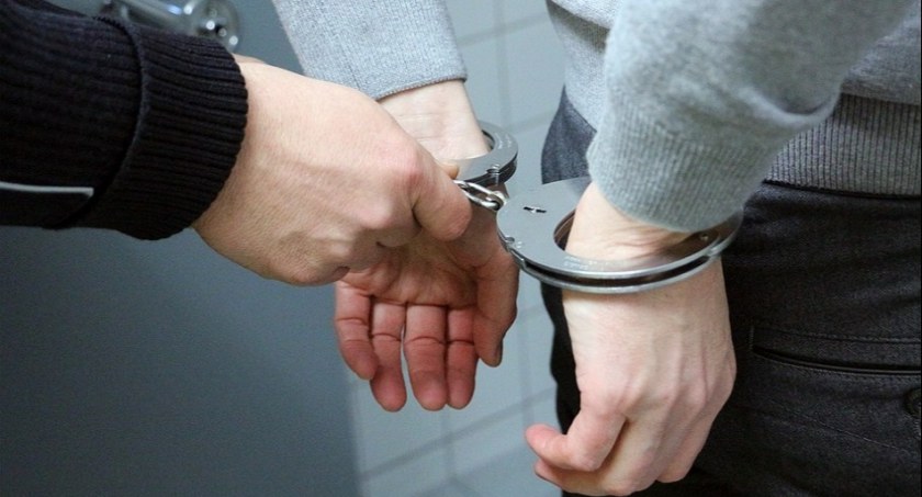 Uciekali przed policją, zostali zatrzymani w Brzeźnicy