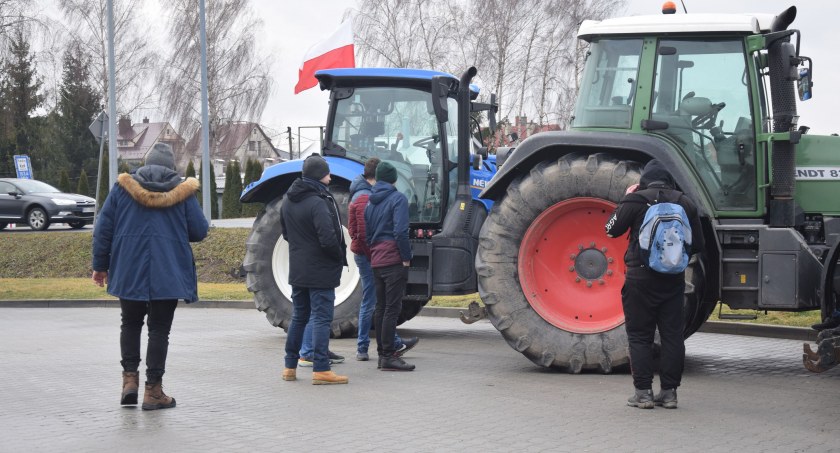 Rolnicy przyjechali, ale protest się nie odbył - zdjęcia