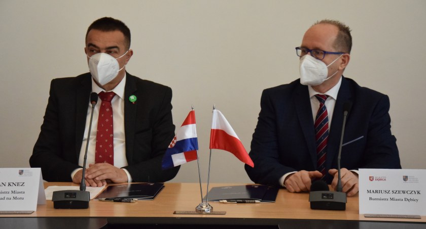 Dębica podpisała umowę z trzynastym miastem partnerskim - zdjęcia