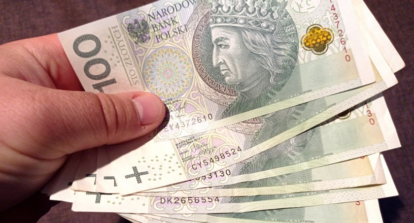 Przyjąłeś rodzinę z Ukrainy? Dostaniesz 1200 zł miesięcznie