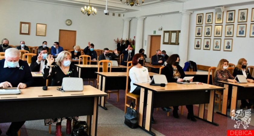Radni z Dębicy przyjęli stanowisko w sprawie ataku Rosji