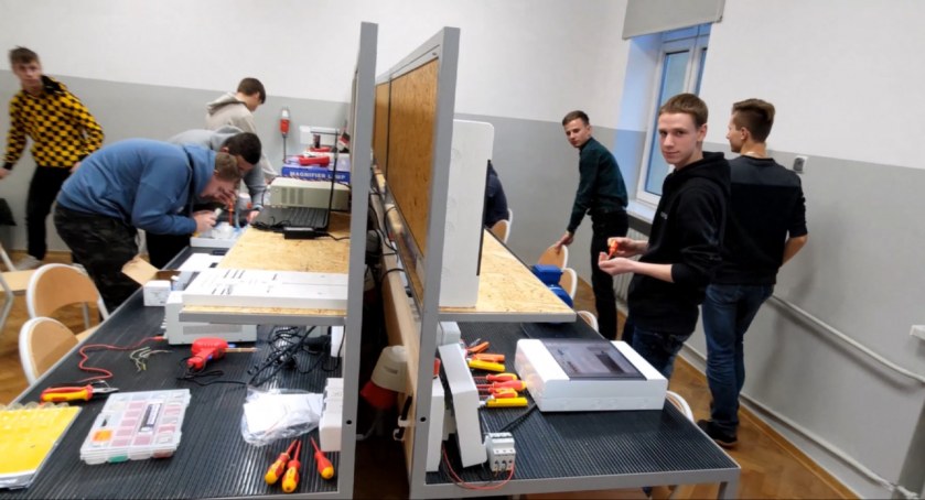 Zajęcia praktyczne mają w zakładach pracy