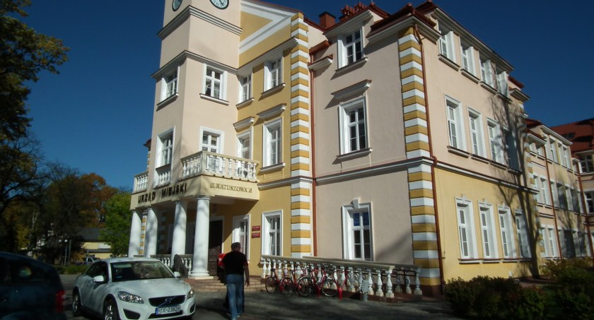 Ratusz szuka inspektorów i głównego specjalisty