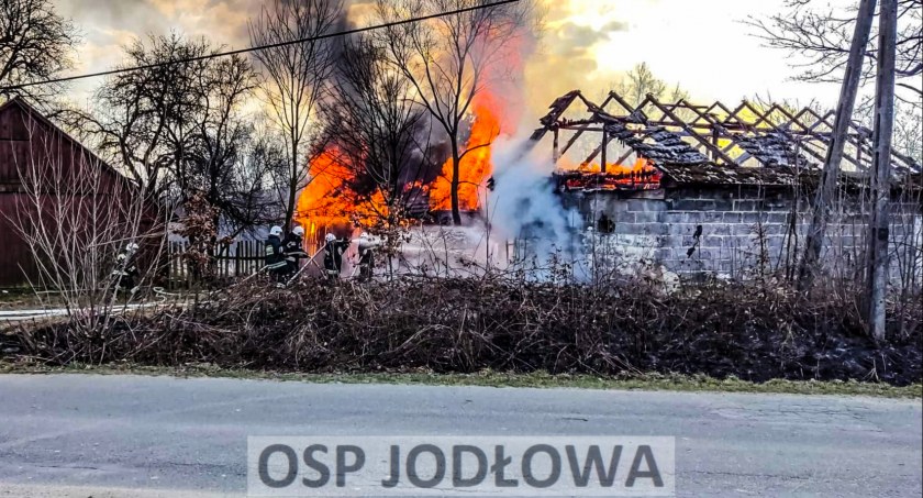 Dwa budynki spłonęły doszczętnie