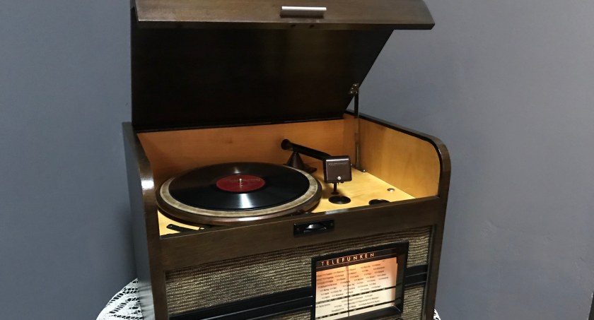Gramofon zagrał. Posłuchaj dźwięku z płyty szelakowej ks. Ryszarda Piaseckiego