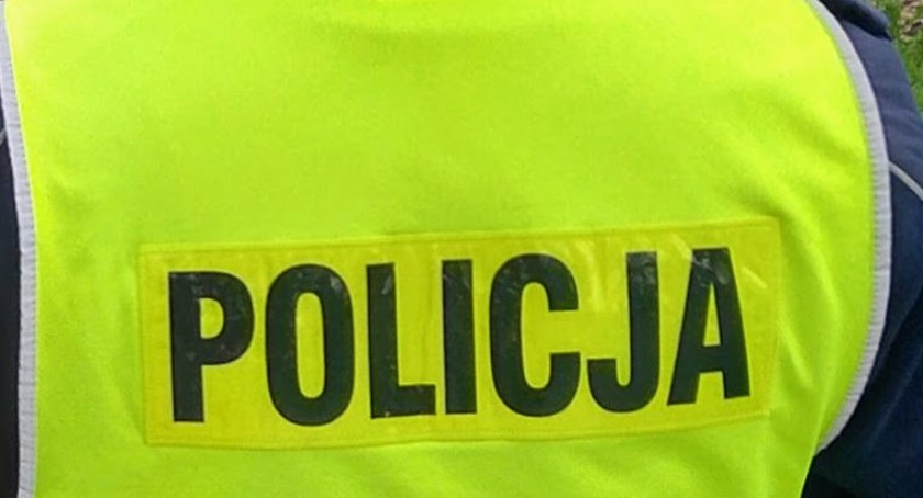 Pijany kierowca uciekł, w rowie został samochód