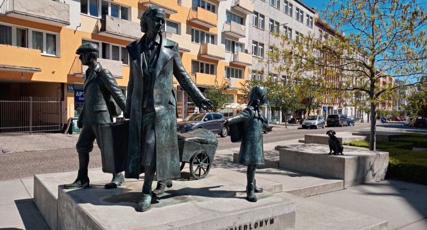 Lekcja żywej historii na pomniku