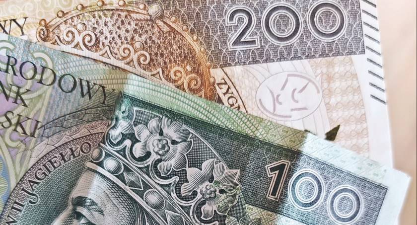 Zaczepiał dzieci i proponował pieniądze