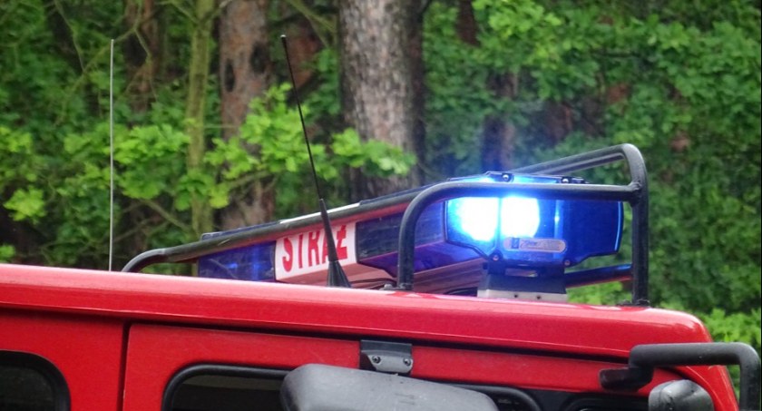 Auto zapaliło się nocą